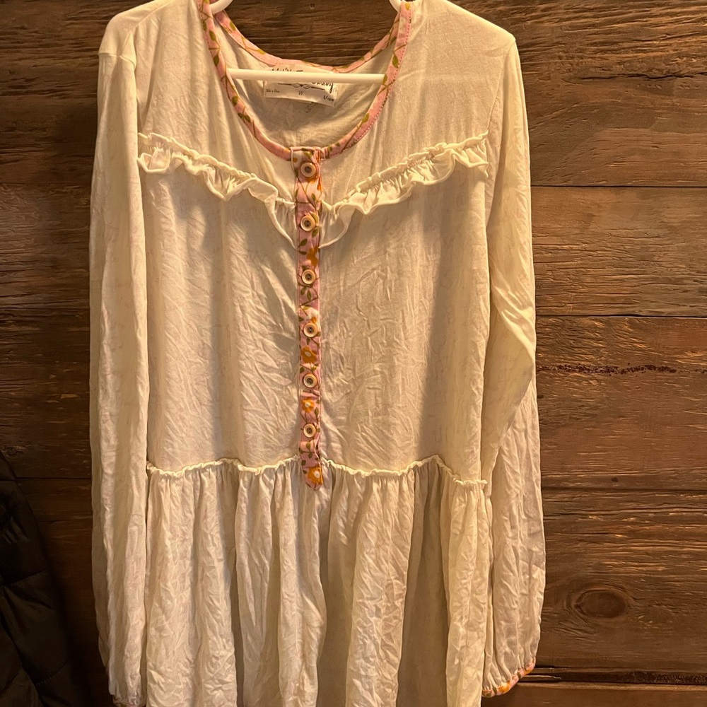 Matilda Jane log sleeve shirt…EUC Smoke free home. Never dried.. Size 10